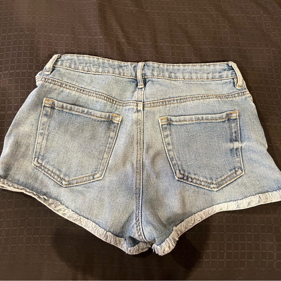 Light wash blue shorts/Size 23 high rise short - Picture 2 of 3